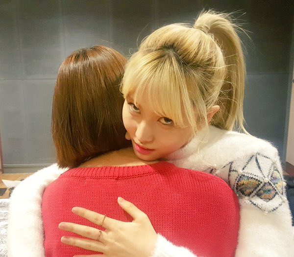 misahyundk's tweet image. Momo- 😭

#TWICE #MOMO #CHAEYOUNG
