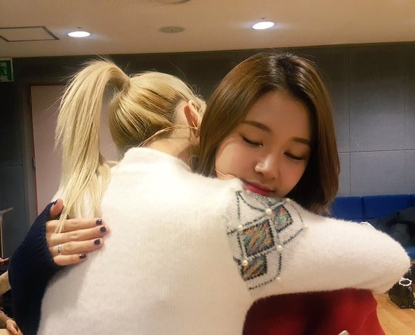 misahyundk's tweet image. Momo- 😭

#TWICE #MOMO #CHAEYOUNG