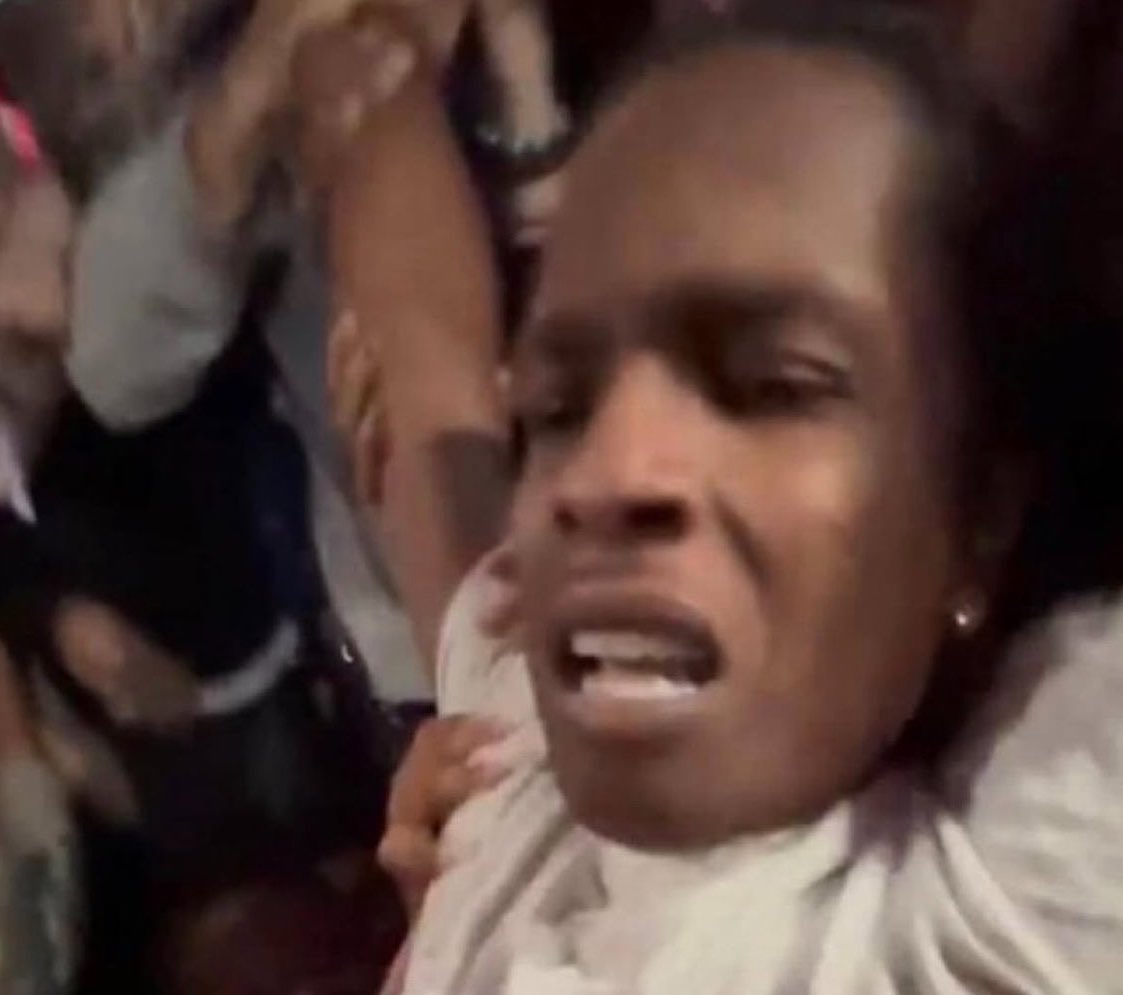 𝓛𝓪𝓾𝓻𝓪 ˚.🎀༘⋆ tweet media