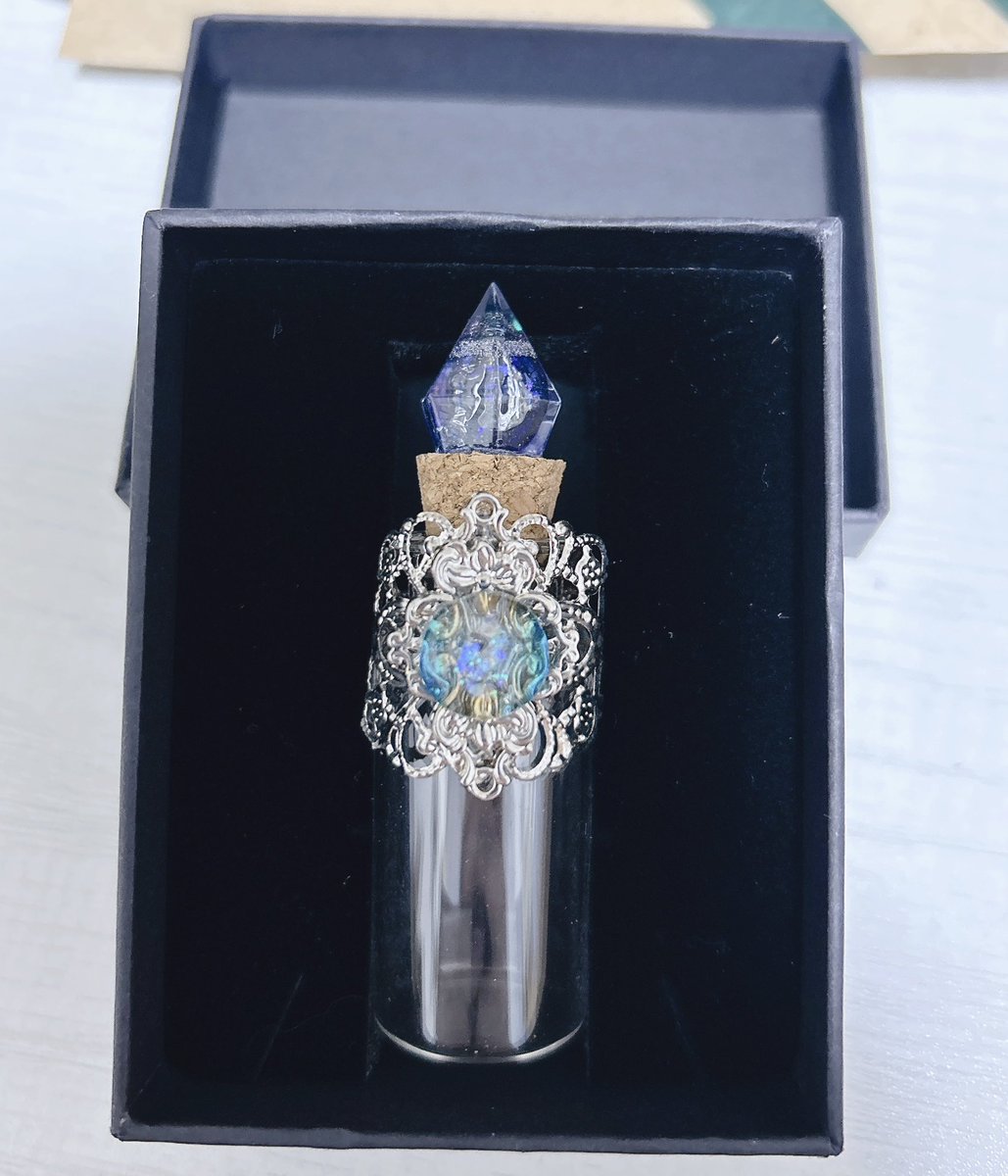 <a href="/earuial/">earuial@剣と魔法の世界</a> 様より🪄︎︎✨魔法使いの小瓶✨頂きました🙌🏻☺️
実物で見ると作りも細かな部分までしっかりしていてかつ繊細、とても綺麗(*´▽`*)

ステキな企画ありがとうございました✨