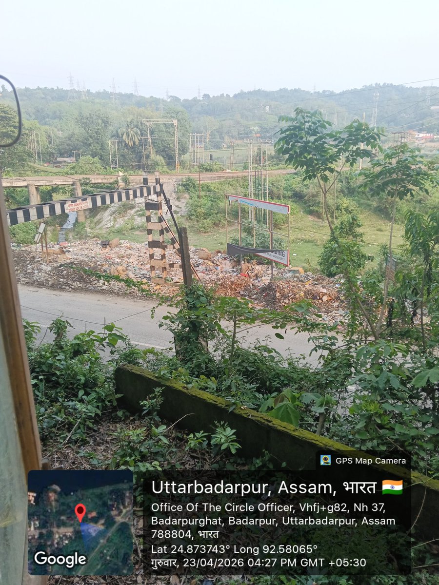 LitonD78169's tweet image. National #Highway 🛣️ ke pass mein Dastbin din Banakar Rakha Hai dekhiae @nitin_gadkari @nhidcl @PMOIndia