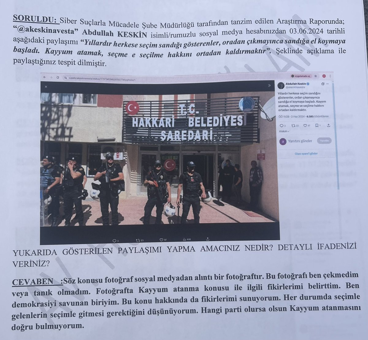 akeskinavesta's tweet photo. Bu sabah Vatan Emniyet Terörle Mücadele şubesinde burdaki paylaşımlarımdan dolayı “bölücülük ve terör propagandası” suçlamasıyla ifade verdim. Soruşturmaya konu olan tweetlerimin çoğu Türkiye’yle ilgili değildi. Düşünce ve ifade özgürlüğü kapsamında herhangi bir “suç” veya propaganda içermiyordu.
Kürtçeden yapılan çeviriler yarım yamalaktı ve bu dil bazı üniversitelerde okutulmasına, devletin birtakım kuruluşları Kürtçe kitap yayımlamasına rağmen, belli ki “tanınmayan”, “bilinmeyen” dil kategorisinde kalmaya devam edecek. Soruşturmaya konu olan cümlelerde “ne demek istediğimizi” anlatmak, yazdıklarımızı çevirmek durumunda kalıyoruz. Suç isnadı yapılmadan doğru düzgün bir çevirinin olması gerekmez mi? Bu Kürt diline karşı açık bir önyargıdır. Türkiye Kürt ve Kürdistan’la ilgili her şeyi daha ne kadar “bölücülük ve terör” parantezine sıkıştıracak? Düşüncelerimizi açıklamamız, geleceğimiz üzerinde söz sahibi olmamız yasal yaptırımlar ve baskıcı uygulamalarla engellenemez.