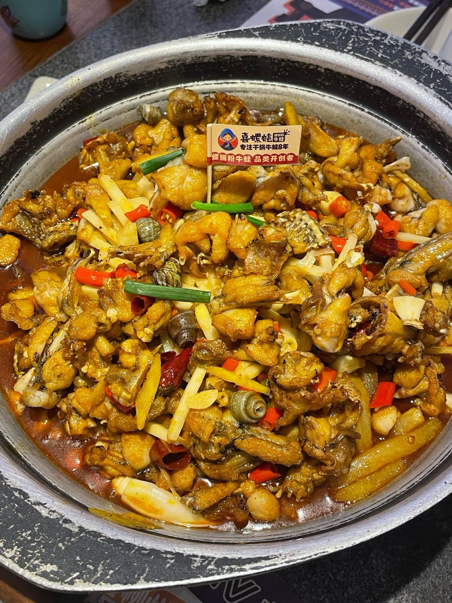 Rajkuma43301557's tweet image. [Celebrate the holiday with our limited-edition Festive Feast Platter!  Loaded with roasted turkey, spiced stuffing, cranberry sauce u0026 honey-glazed veggies—perfect for sharing joy (and bites)! Available now till [date] at all locations.  #HolidayEats #LimitedOffer]