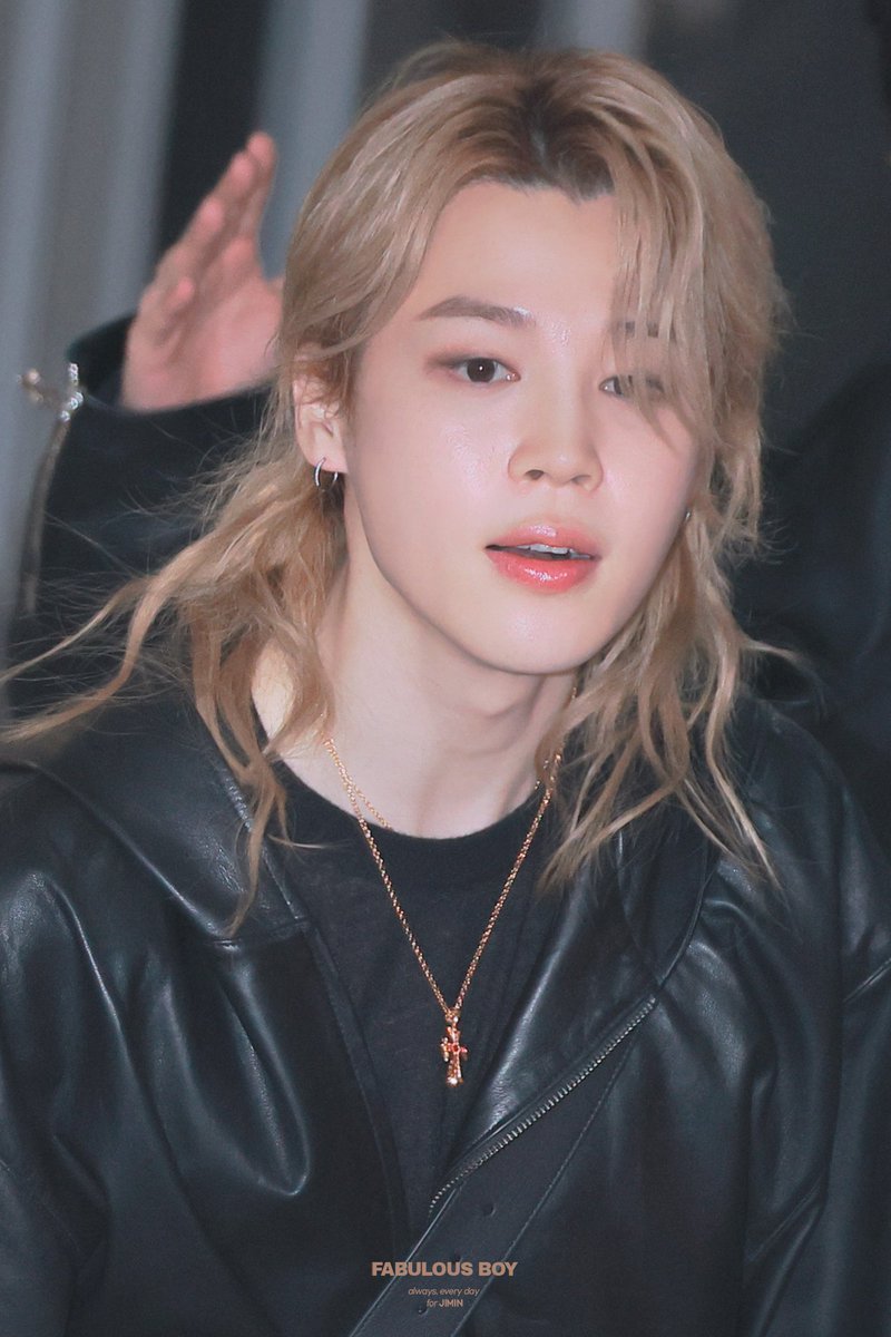 誰がなんと言おうと 2026春夏トレンドヘアは、ナチュラルなローポニーとダウンスタイル ハーフアップが大優勝です🏆️✨

（けどこれジミニの透明感ある艶肌と品とゴージャスさでこそ成り立っているカラーとスタイリングであって…一般人にはなかなかハードル高いよねと美容師チングと話してました😅）