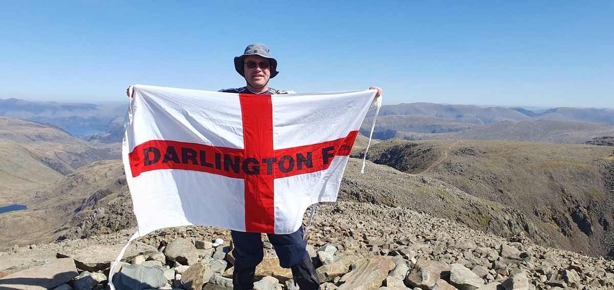 jamiemmash's tweet photo. #HappyStGeorgesDay from the top of #England! #ScafellPike https://t.co/zqQQK3bn8x