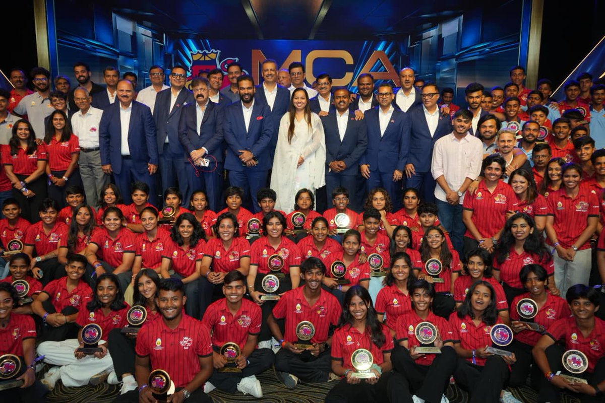 📍मुंबई 

मुंबई क्रिकेट असोसिएशन द्वारे आयोजित 'अवॉर्ड्स नाईट' सोहळ्याला राज्याचे माहिती तंत्रज्ञान व सांस्कृतिक कार्य मंत्री तथा बीसीसीआयचे खजिनदार मा.श्री. आशिषजी शेलार साहेब यांच्यासमवेत प्रमुख अतिथी म्हणून उपस्थित राहण्याचा बहुमान मला मिळाला. यावेळी, भारताचे महान क्रिकेटपटू