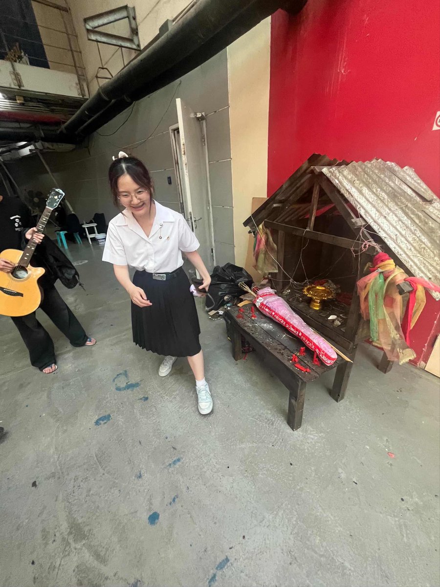 kkawwpod's tweet photo. ทุกคนศาลเราเปลี่ยนไป🤣 ดูเพื่อนหนูทำบอกว่าเจอศาลชิลลี่5555 https://t.co/34DCqxNT9U