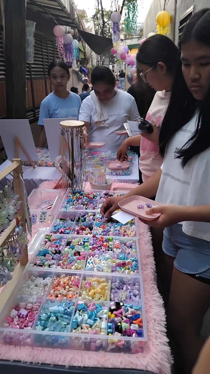 ela_fohaerizen's tweet photo. Hi po ulit baka looking din po kayo affordable on-site souvenir? 
Try our beads bar!
- With A4 Sintra Board for celebrant! 
- Loc: QC
- Free transpo if around Commonwealth QC lang po kayo!
~ Owner is a PWD so it will be a great help for her everyday living when you book us! https://t.co/EMciH9aDMk