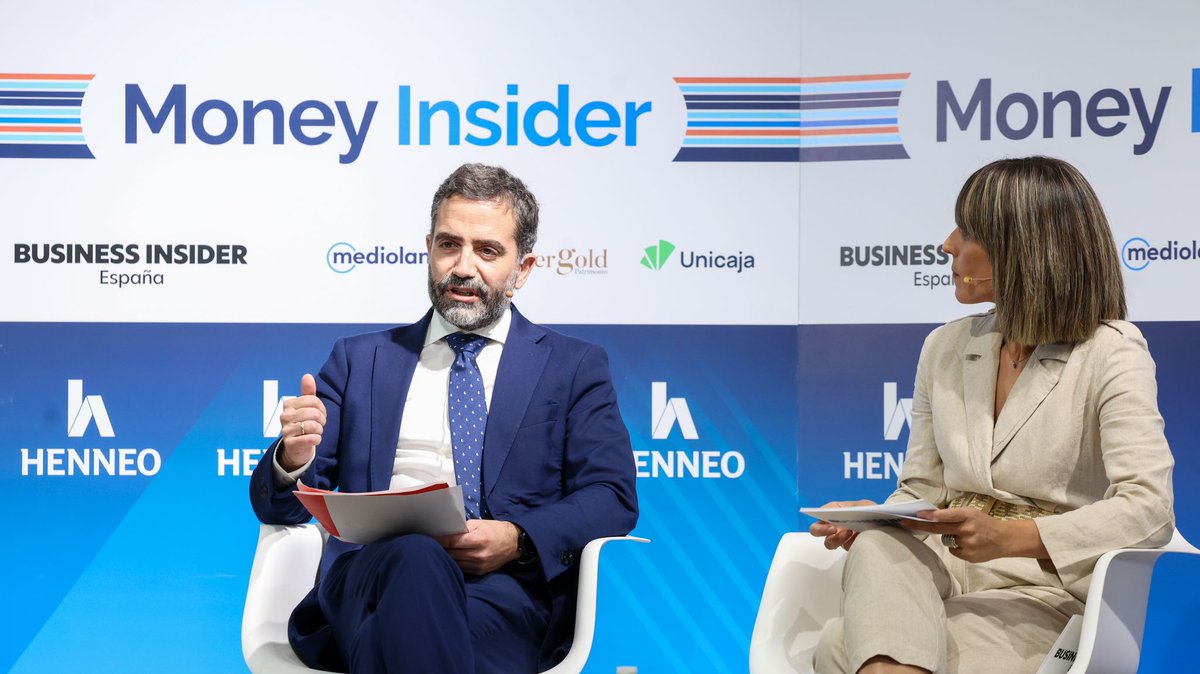 HaciendaCMadrid's tweet photo. 📊 En #MoneyInsider, @rrobledot analiza el impacto de la digitalización: más eficiencia y transformación de los servicios públicos.

🤖 IA, banca digital y educación financiera, claves para modernizar la Tesorería y fortalecer la política financiera de la @ComunidadMadrid. https://t.co/X3MEgC1gTe