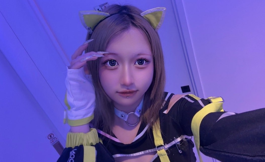 に こ tweet media