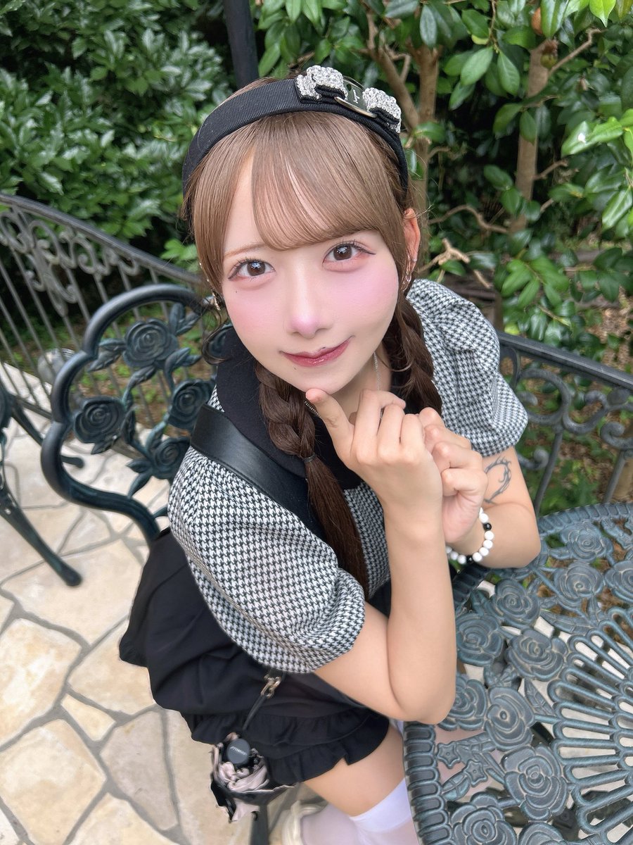 アイドル人生ずっとアイドル前髪を貫いてる
髪質的にぱっつんが難しいだけではあるんだけど、平成のアイドルみて育ったからかも