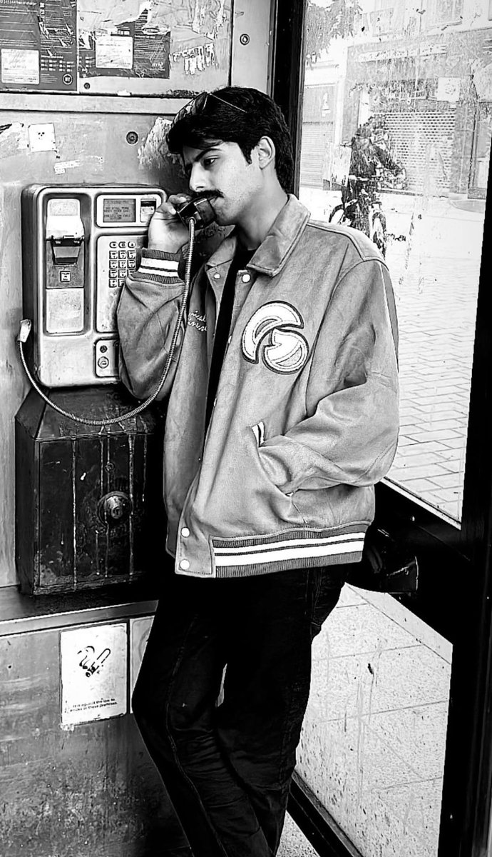 جُوليا tweet media