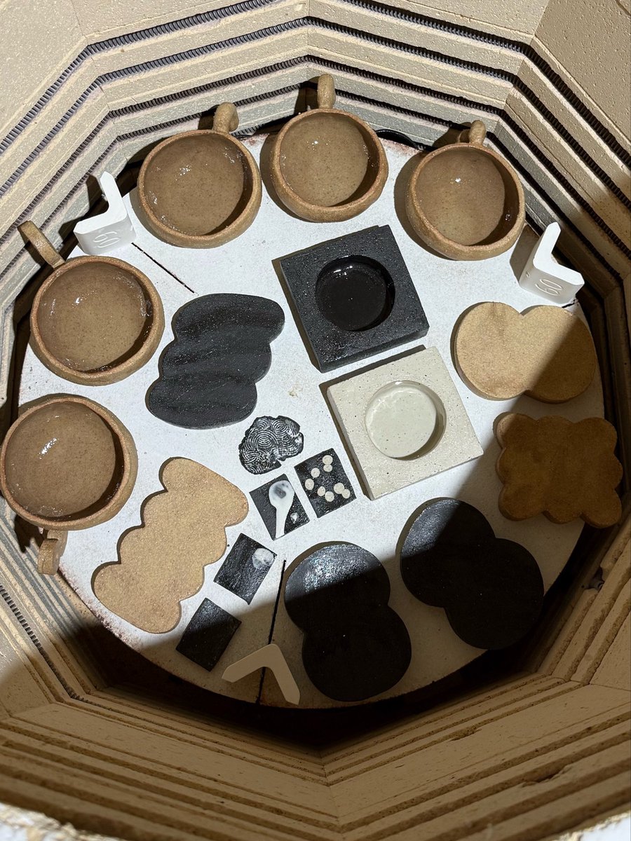 pepe_dsnr's tweet photo. 来月‼️5月4日‼️
古道具とうつわと���しの喫茶
「ｽﾄﾗﾝｹﾞｰｾﾞ」というお店を奈良/今井町にてオープンします🙌
ついに店主になります！お花を送りたいとのお声もいただいていて実感湧いてドキドキ…！
わたしの新たなスタートになります💕よろしくお願いします🙇🏻‍♀️🙇🏻‍♀️ https://t.co/plHpQXqMcx