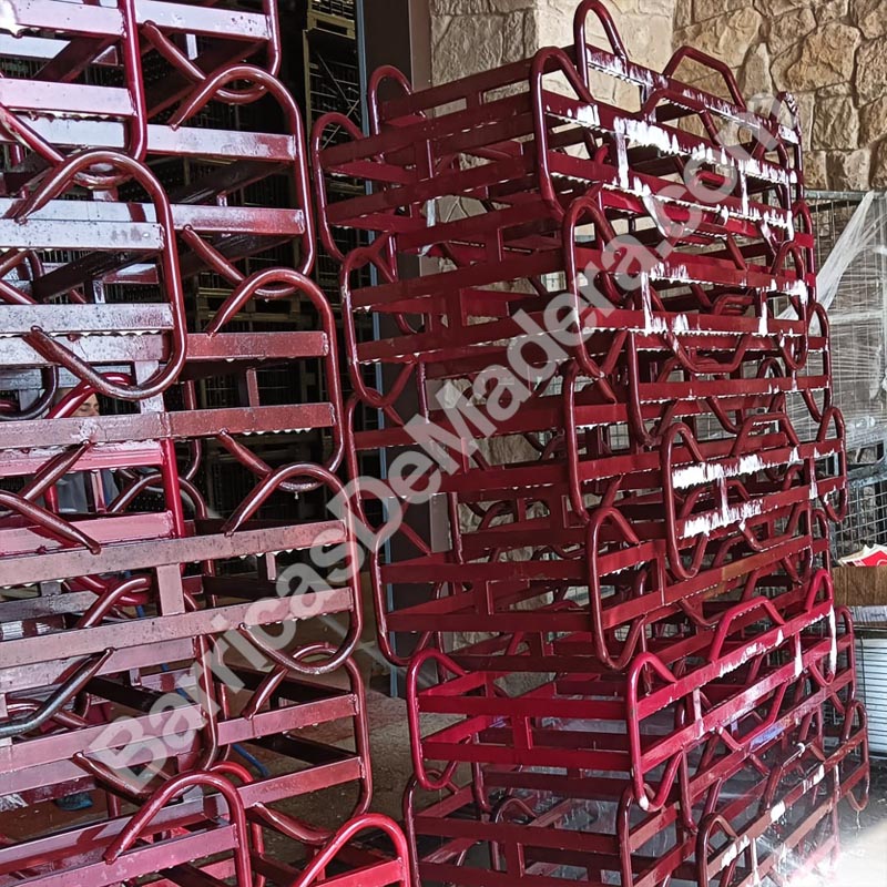 barricasmadera's tweet image. 🚛 We’ve loaded a truck with used metal racks for wine barrels 225L, freshly cleaned and ready to use.

If you need a similar truckload, we have more units available. Feel free to contact us!

#bodega #destilería #vino #barricas #winery #distillery #wine #barrels #cave #fûts