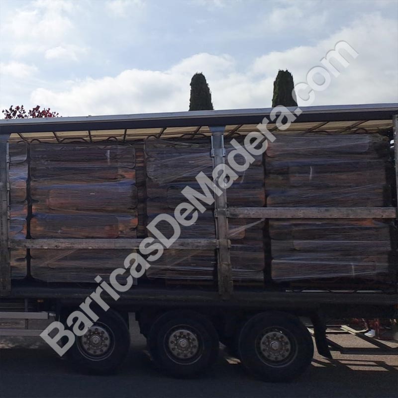 barricasmadera's tweet image. 🚛 We’ve loaded a truck with used metal racks for wine barrels 225L, freshly cleaned and ready to use.

If you need a similar truckload, we have more units available. Feel free to contact us!

#bodega #destilería #vino #barricas #winery #distillery #wine #barrels #cave #fûts