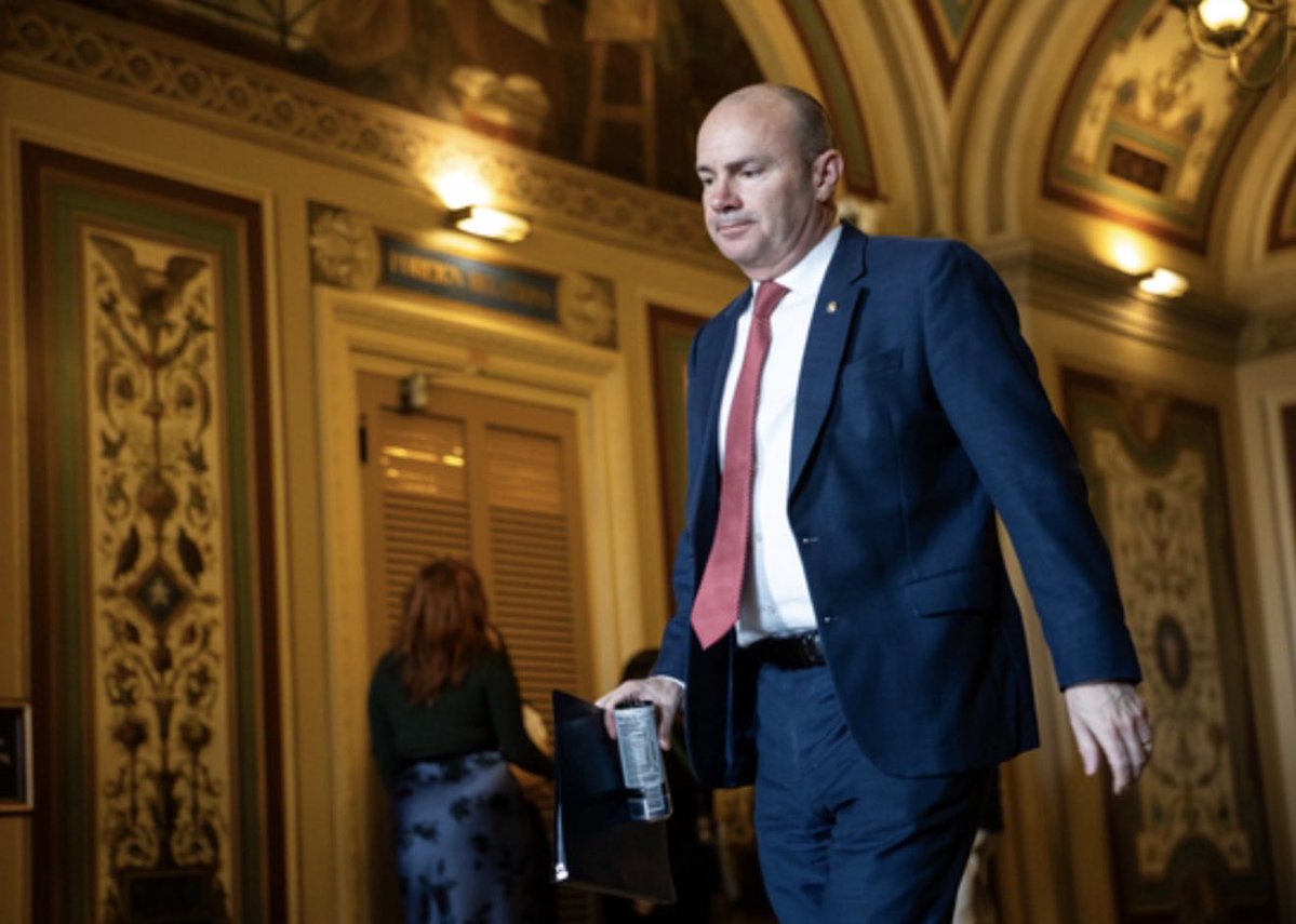 Raise your hand if you think Sen Mike Lee should replace John Thune as Senate majority Leader