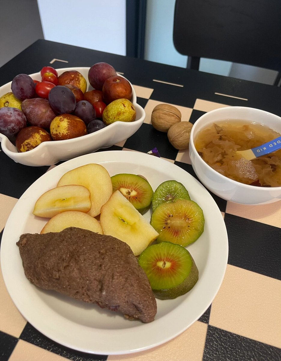 scugnizzo3's tweet image. "Today’s win: 15 mins of building a cardboard castle with my kid—no screens, just giggles u0026 imaginary dragons.  What’s your tiny, happy parent-kid moment today Share below! #ParentingJoy #UnpluggedPlay"