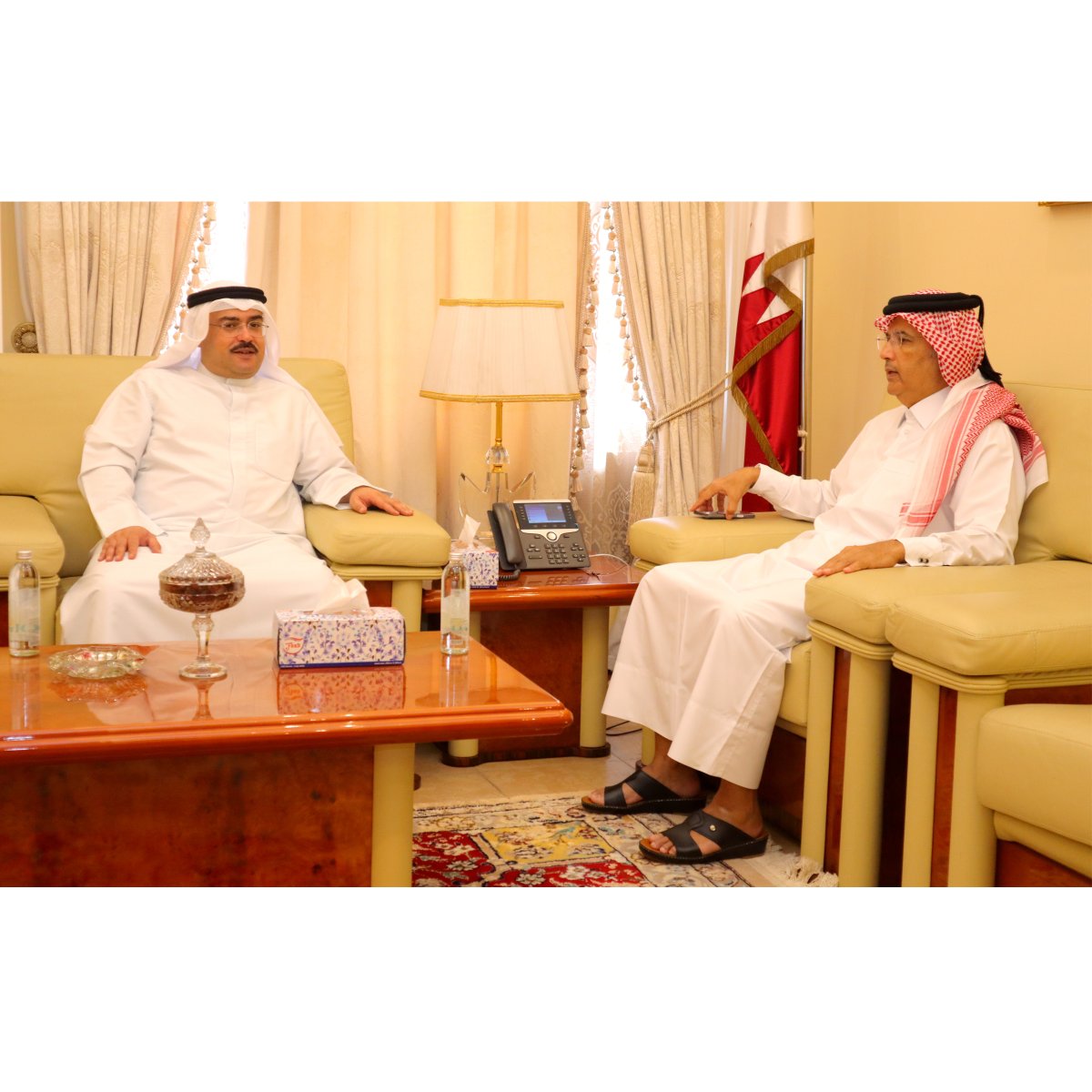 QatarEmb_COL's tweet photo. سعادة السفير يستقبل سعادة سفير دولة الكويت لدى سريلانكا
#قطر_سريلانكا
#الخارجية_القطرية
@QatarEmb_Col https://t.co/jPY2kMJPjk