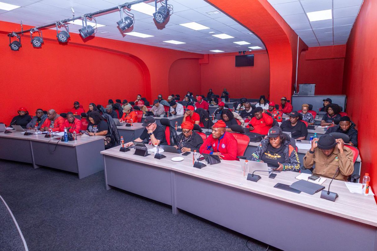 EFFSouthAfrica's tweet image. ♦️In Pictures♦️

The EFF President and Commander in Chief @Julius_S_Malema addressing fighters at the Gauteng Provincial Elections Task Force Meeting. 

#RegisterToVoteEFF  In The 2026 Local Government Elections On The Following Link: registertovoteeff.org.za