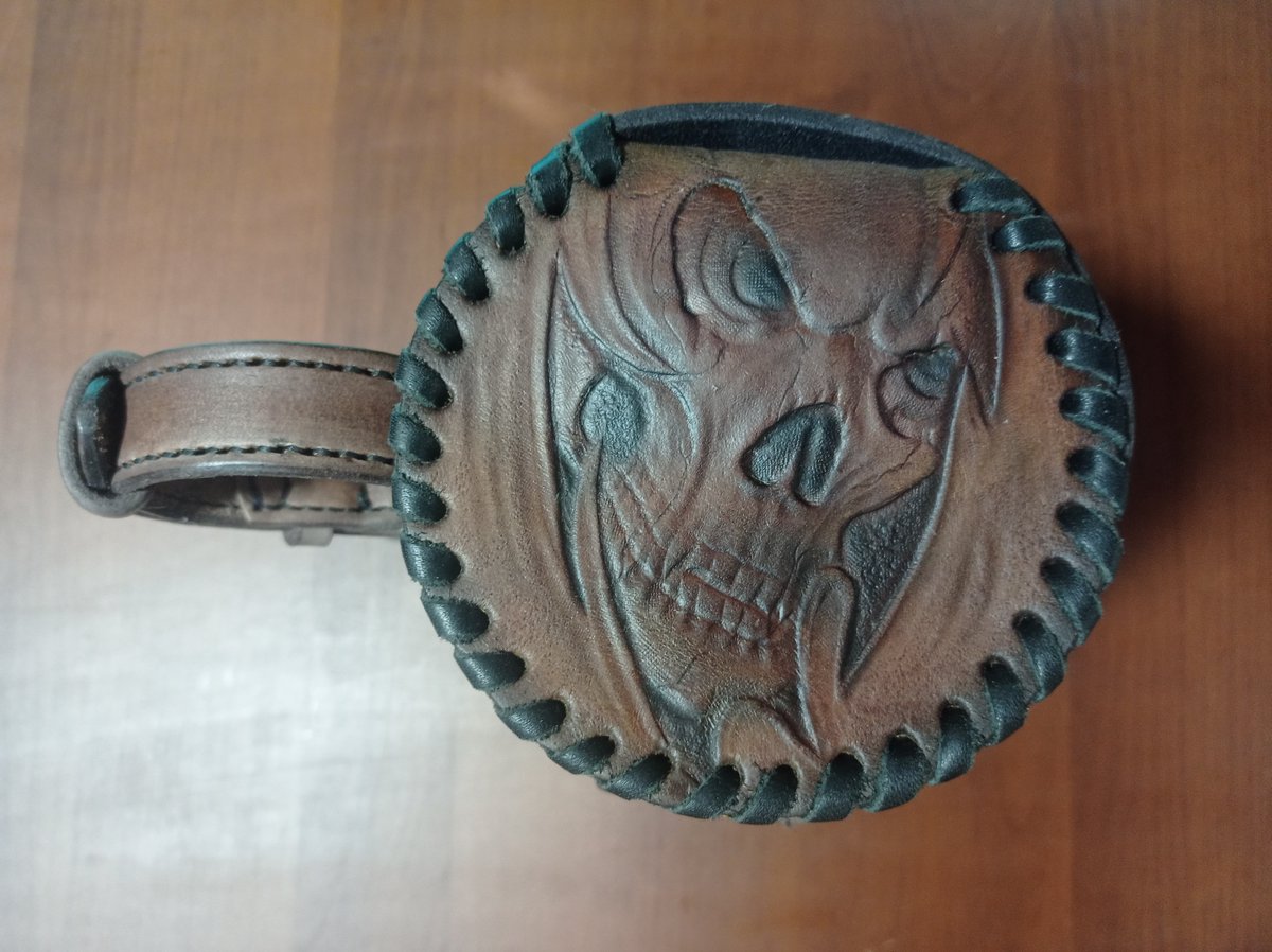 przd1's tweet image. avito.ru/sankt-peterbur…
Кофр-бочонок на вилку байка. Ручная работа. Натуральная кожа с холодным ручным тиснением. 
В наличии и под заказ.
#leathercraft