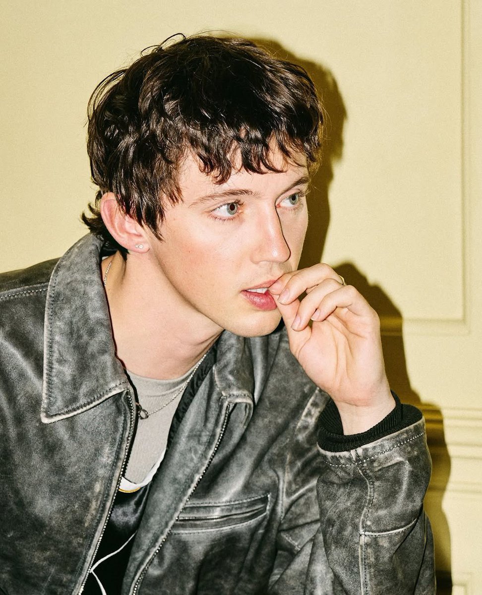 Troye Sivan Updates tweet media