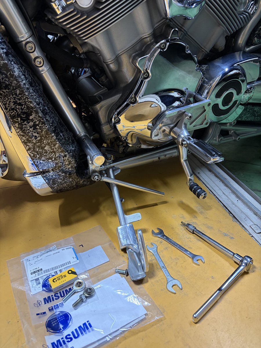 Gf8lS0Eq9uoJBTe's tweet photo. 週末のVRODFAMILYMTG前に
ギヤが入りにくい故障発生⚙️
純正パーツ1万で入荷未定なので検索してMISUMiのリンケージ500円でゲットw
無事にミーティング参加出来そうですw
#den
#vrod
#ハーレー https://t.co/NvxgZdZvNd