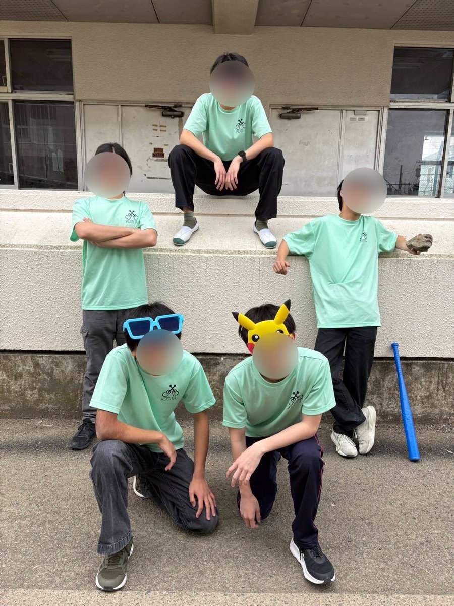 定期演奏会まであと9日！

今日はコンバス・ギタロンパートの紹介です！

合奏の中でも最低音を担うパートです！
ずっしりとした音で合奏全体を支えています！普段はあまりメロディーは弾かないからこそ、彼らのメロディーがある曲はご注目ください！