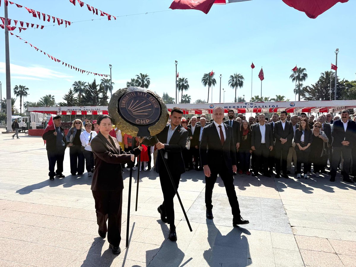 chpmersinilb's tweet photo. İl Başkanımız Koral Ömür ve İl Örgütümüz ile birlikte, Cumhuriyet Alanı’ndaki çelenk sunma törenimizi gerçekleştirdik. Birinci Meclis’in ruhuyla, Cumhuriyetimizi demokrasiyle taçlandırma kararlılığımızı bir kez daha yineledik.
​23 Nisan Ulusal Egemenlik ve Çocuk Bayramımız kutlu olsun! 🇹🇷