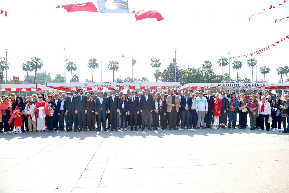 chpmersinilb's tweet photo. İl Başkanımız Koral Ömür ve İl Örgütümüz ile birlikte, Cumhuriyet Alanı’ndaki çelenk sunma törenimizi gerçekleştirdik. Birinci Meclis’in ruhuyla, Cumhuriyetimizi demokrasiyle taçlandırma kararlılığımızı bir kez daha yineledik.
​23 Nisan Ulusal Egemenlik ve Çocuk Bayramımız kutlu olsun! 🇹🇷