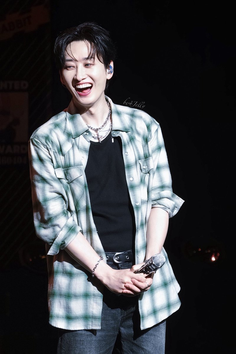 be4Jelly's tweet photo. 260419 EUNHYUK FANCON in MACAU DAY2《be:WARE OF THE RABBIT》

ㄷ✌️@AllRiseSilver @SJ_DnE_official 

#은혁 #EUNHYUK #이혁재 #李赫宰 #ウニョク
#슈퍼주니어DnE #SuperJuniorDnE
#be_WARE_OF_THE_RABBIT https://t.co/llWJtNvL4L
