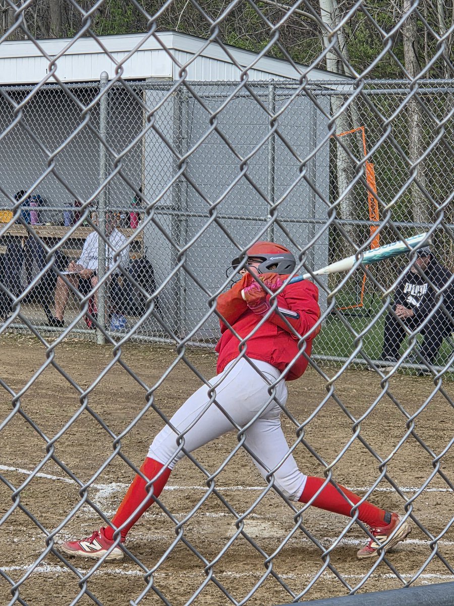 SarahLTracy87's tweet photo. Had a great double header. We are 9-1 for my Sophmore season!

#carlytracysoftball https://t.co/uL1yIw1Wfj