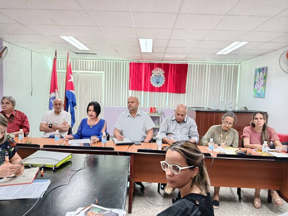 En Pleno del Sindicato de Trabajadores de la Cultura, efectuado  este martes en la capital cubana, el Secretario del Buró Sindical del <a href="/IcsCuba/">Instituto de Información y Comunicación Social</a>, dio lectura a una Declaración que por su importancia, compartimos 
👇
ics.gob.cu

#LaPatriaSeDefiende