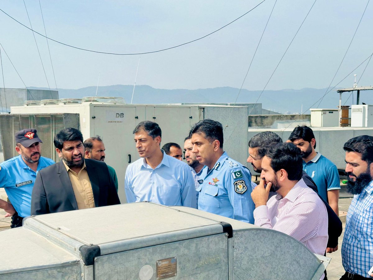 ICT_Police's tweet image. ڈی جی سیف سٹی/ ڈی آئی جی ٹریفک محمد ہارون جوئیہ کا سیف سٹی آفس میں توسیع پروجیکٹ کے تحت جاری تعمیراتی کام کا تفصیلی جائزہ، کام میں مزید تیزی و بہتری لانے کی ہدایات جاری کیں۔

#WeRIslamabadPolice #Islamabad #SCI