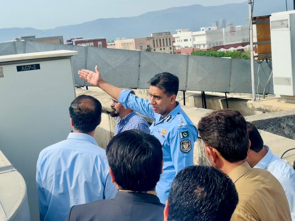 ICT_Police's tweet image. ڈی جی سیف سٹی/ ڈی آئی جی ٹریفک محمد ہارون جوئیہ کا سیف سٹی آفس میں توسیع پروجیکٹ کے تحت جاری تعمیراتی کام کا تفصیلی جائزہ، کام میں مزید تیزی و بہتری لانے کی ہدایات جاری کیں۔

#WeRIslamabadPolice #Islamabad #SCI