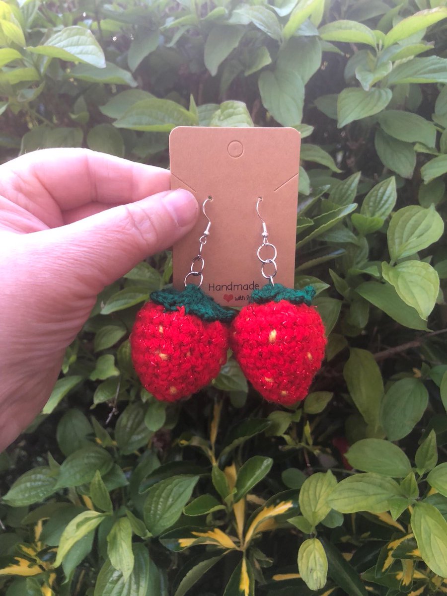 Offthehookhelen's tweet image. Wear if you dare!! Be the talk of summer BBQ’s and cream teas with these strawberry dangly earrings 🍓🍰
#strawberry #summervibes #accessories #earrings #handmade #crochet #fashion #unique #jewellery #shopsmallbusiness 

offthehookhelen.etsy.com/listing/171135…
