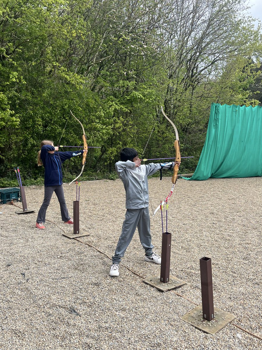 RoundhayY4's tweet photo. Day 2- Yellow group have been practising their archery skills. https://t.co/mxpHNab7bV