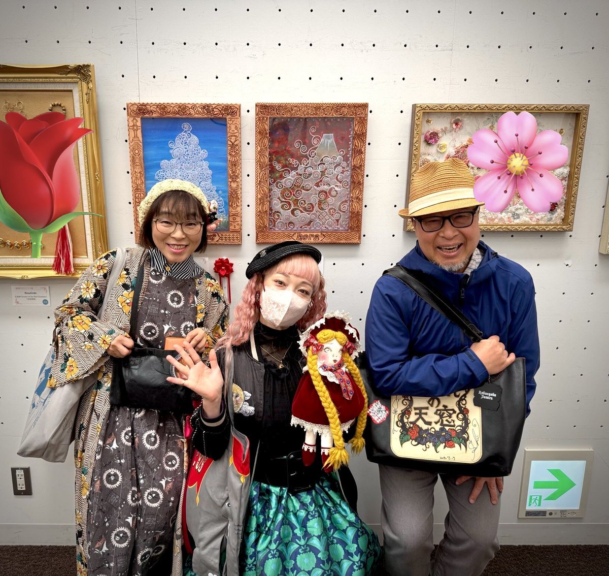 sachidom's tweet photo. 毎年お邪魔している「ベラドンナアート展」を観に東京都美術館へ🌹
代表LUNEさんにもお会いできました☺️LUNEさんのジュラシックパークかっちょ良かった🦕夜中動いてそう🫣
私も以前出展していたご縁ですみれ十字軍の方も参加してくださってて嬉しい✨
パーチメントクラフトに革の額縁美しかった♪ https://t.co/oTsfbH3fPH