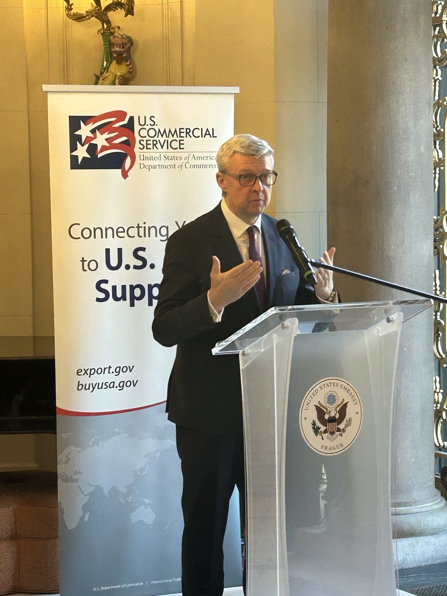 USEmbassyPrague's tweet photo. Mise Americko-české obchodní rady je zpět v Praze již po osmé! Delegace předních představitelů amerického průmyslu přijela projednat konkrétní kroky, které posunou naši vzájemnou spolupráci na novou úroveň. Od špičkových technologií ve zdravotnictví až po nejmodernější systémy v obranném průmyslu – cílem jsou inovace, které přinesou výsledky oběma stranám.