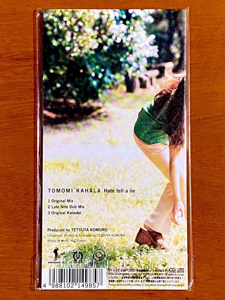 astromaniax26's tweet photo. 本日で発売から29年！

1997年4月23日 発売

【Hate tell a lie/華原朋美】

告知ポスターとCD

オリコン最高1位（3週連続）
売上枚数105万枚

直訳「嘘をつくのが嫌い」

桜咲いてる時期に電車内で
ハーモニカ吹きたい…

#華原朋美
#Hatetellalie
#6thシングル
#オルモック
#小室哲哉
#ポスターとCD https://t.co/ZTzMMQkXO9