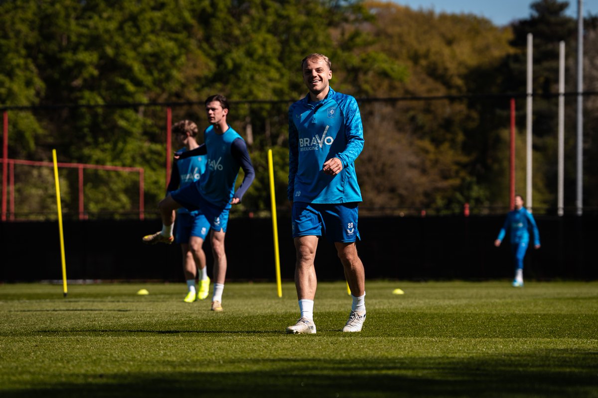fctwente's tweet image. ⚽️🔴

#FCTwente | #Training