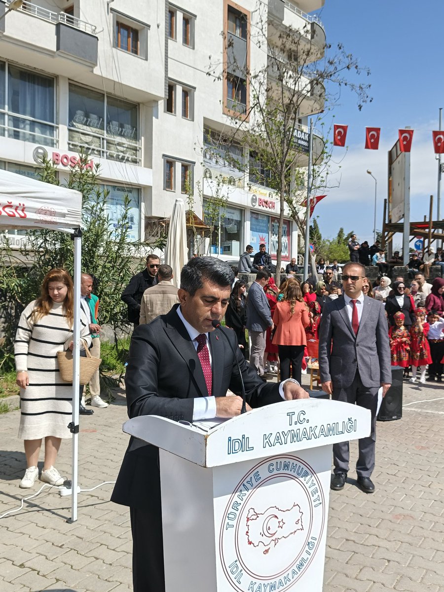 idil_ilcemem's tweet photo. EGEMENLİK KAYITSIZ ŞARTSIZ MİLLETİN, GELECEK ÇOCUKLARINDIR!

​23 Nisan Ulusal Egemenlik ve Çocuk Bayramı, İlçe Kaymakamımız Sayın Anıl ADIGÜZEL ve İlçe Milli Eğitim Müdürümüz Sayın Mehmet Şirin ARSLAN’ın teşrifleri, protokol üyelerimiz ve halkımızın yoğun ilgisi eşliğinde büyük bir coşkuyla gerçekleştirildi.

​Eğitim vizyonumuzun merkezine çocuk sevgisini ve gelişimini koyarak, "Maarifin Kalbinde Çocuk" temasıyla evlatlarımızın bayram sevincini hep birlikte paylaştık. Yarınlarımızın mimarı olan çocuklarımızın Milli Egemenlik Bayramı kutlu olsun! 

@sirnakvaliligi 
@birolekici73 
@hkncrt1
@sirnakmem73
@idilKymkmlk
@meh_sirarslan