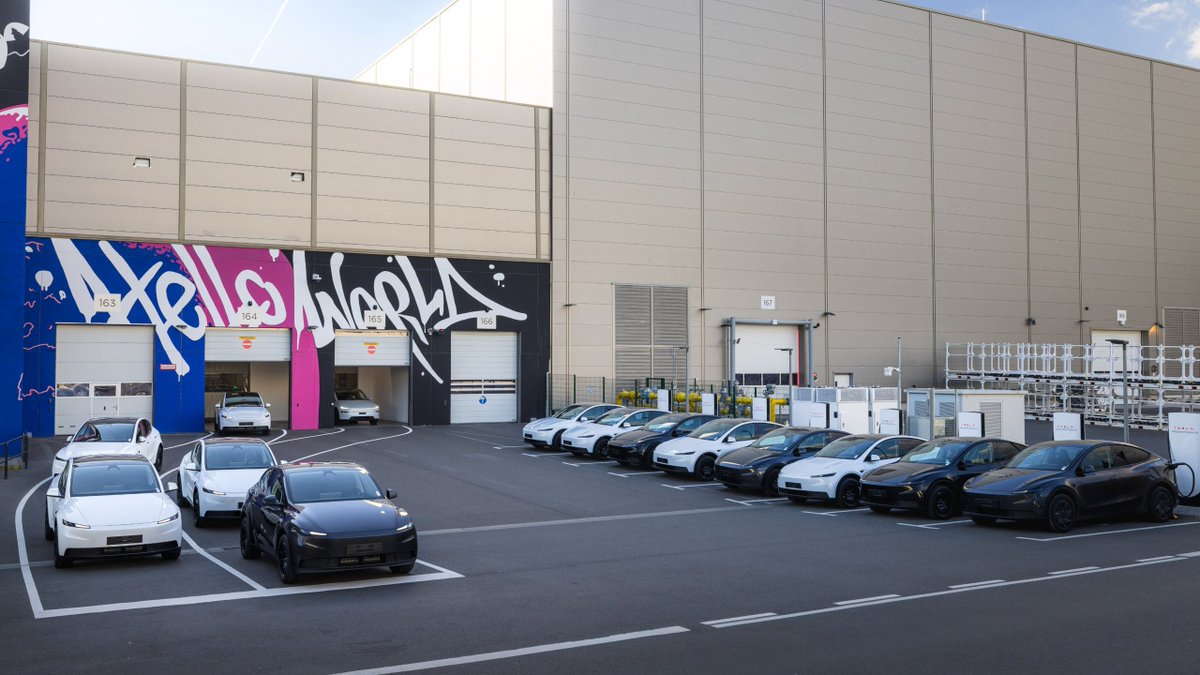 foroelectricos's tweet image. ¡#Tesla resucita en Europa! 📈⚡️

El #ModelY recupera el trono como el coche más vendido en marzo y Giga Berlín pisa el acelerador:

🔹 1.000 nuevos empleos.
🔹 Producción +20%
🔹 Éxito total de las versiones de acceso.