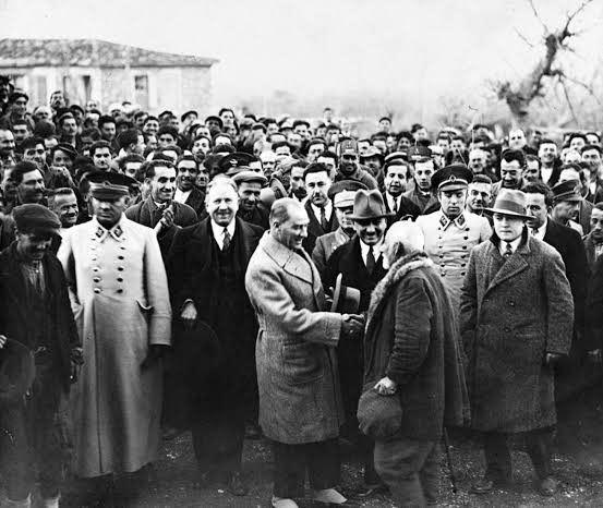 AlkanDikec's tweet photo. “Hakimiyet kayıtsız şartsız milletindir.”

#23NisanUlusalEgemenlikveÇocukBayramı kutlu olsun. https://t.co/L3bVmFwNbd