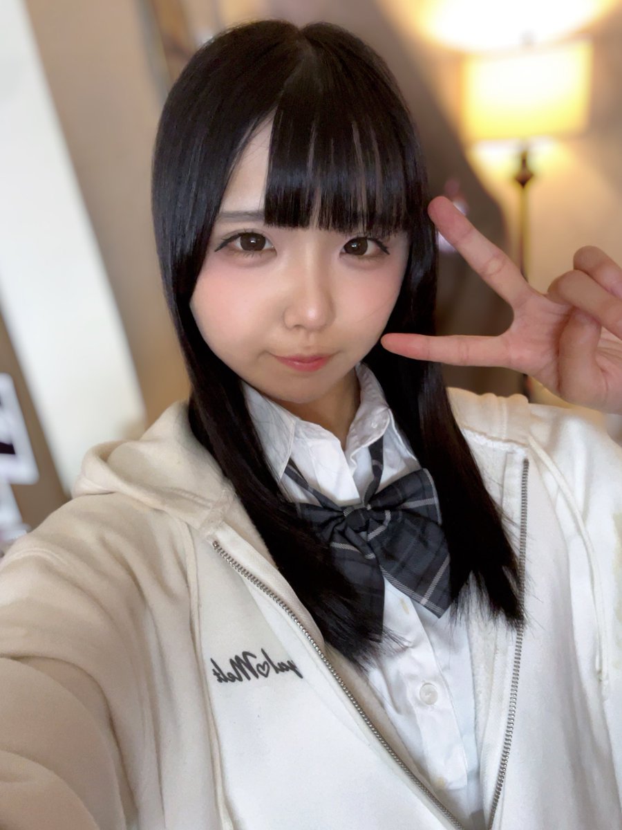 こひな tweet media