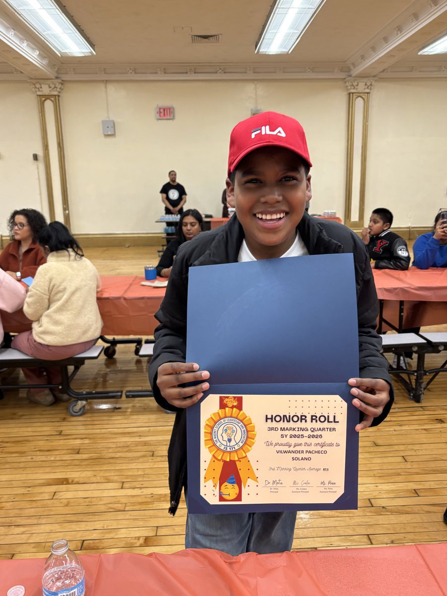 PrincipalMota's tweet image. Amazing time celebrating our #IS171 🧲 students at our Honor Roll dinner 🙌🏼 Our #scholars are reaching for the ⭐️ @NYCSchools @DOEChancellor @NYCDistrict19