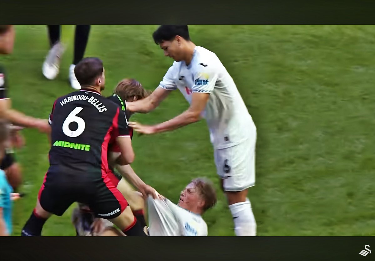 swansea_indy's tweet image. Personally don’t care if Flynn Downes is banned or not. But he has been, and it wasn’t surely for a tackle ? Grabbing Widell pushing him aggressively to the floor and actions thereafter must be the reason ? 

Comments open. Be civil. 

#Swans v #SaintsFC #Downes #Ban