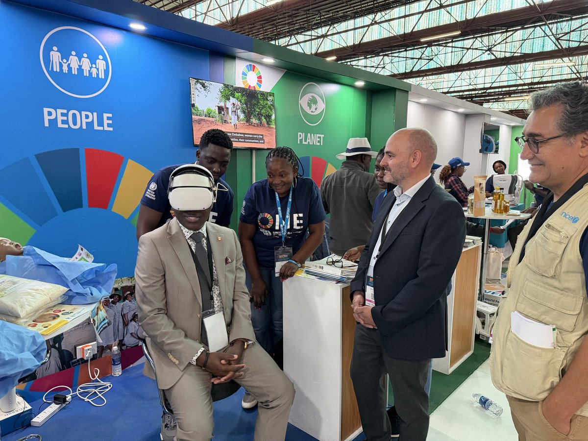 AristildeCanada's tweet image. Wonderful being back in #Bulawayo for the Zimbabwe International Trade Fair @ZITF1 ! An incredible cross-industry showcase. @CanEmbZimbabwe here to promote Canadian businesses and advance 🇨🇦-🇿🇼 trade. Heureux d’être ici pour promouvoir coopération et commerce 🇨🇦🇿🇼🇧🇼. Let’s talk📈