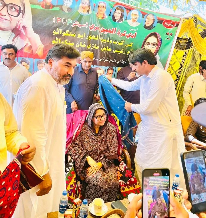 VineshKumar486's tweet image. Public service before politics. ❤️🖤💚

PPP Senator @Anny_Marri holds Khuli Kachehri in UC Shah Sikandar Abad, #NA209. Issues of the people heard &amp;amp; addressed immediately.  

#PPPServes #PeopleFirst  

@BBhuttoZardari @ShaziaAttaMarri