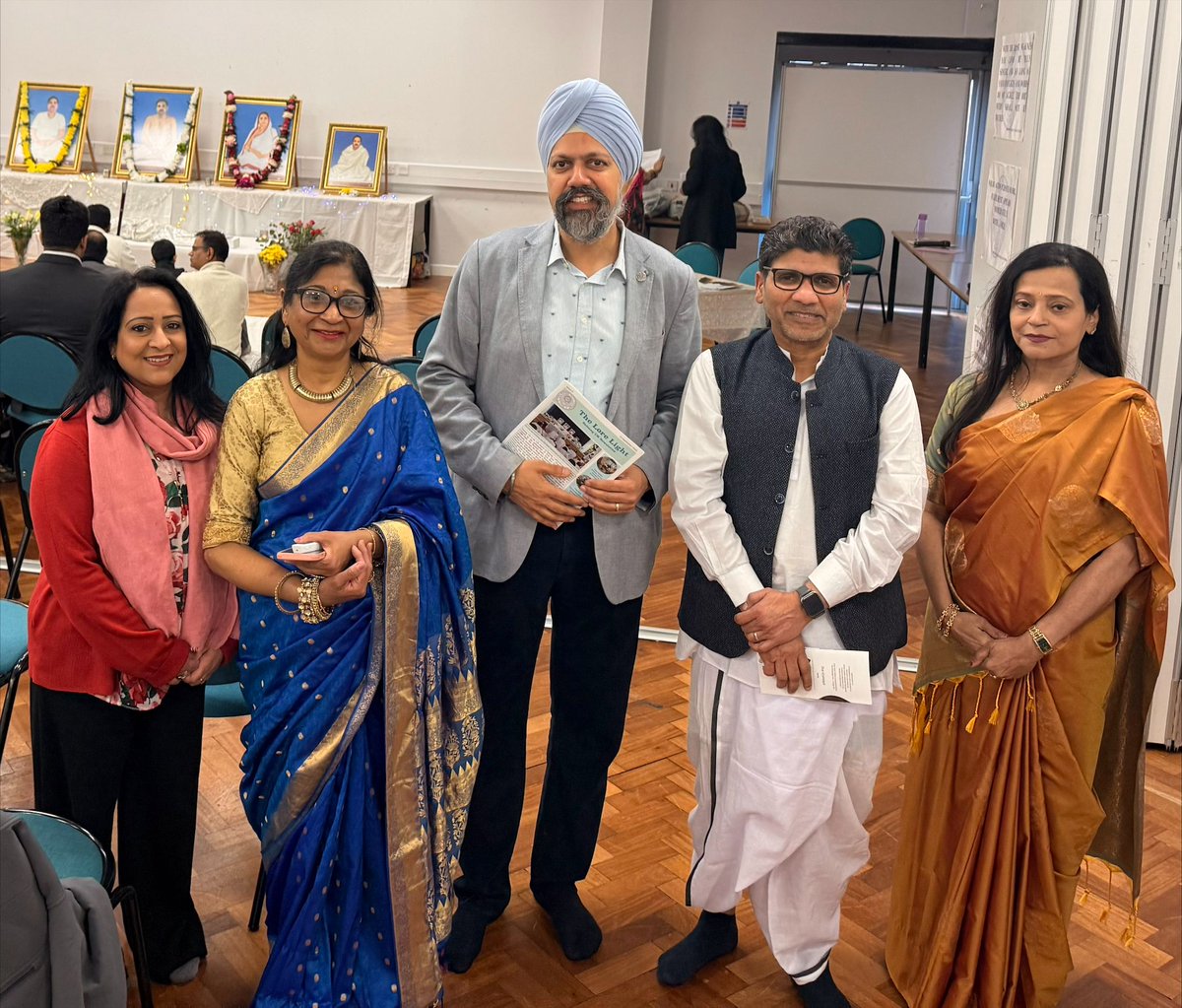 TanDhesi's tweet image. Kind of @SatsangUK to invite me to their Holy Satsang of Sree Sree Thakur Anukulchandra in #Slough to learn more about his #spiritual and compassionate teachings; and for the chance to convey in a speech my gratitude for their excellent charitable work in the #community.