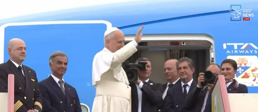 shalomworldnews's tweet photo. Final step in Malabo 🇬🇶#PopeLeoXIV boards the ITA Airways flight, marking the close of his 11-day #ApostolicJourney across Africa.
#EquatorialGuinea #Malabo #PapalVisit #Farewell #LIVEUpdates Watch #LIVE https://t.co/aQ9tNa8tSQ https://t.co/j020S1wIbk